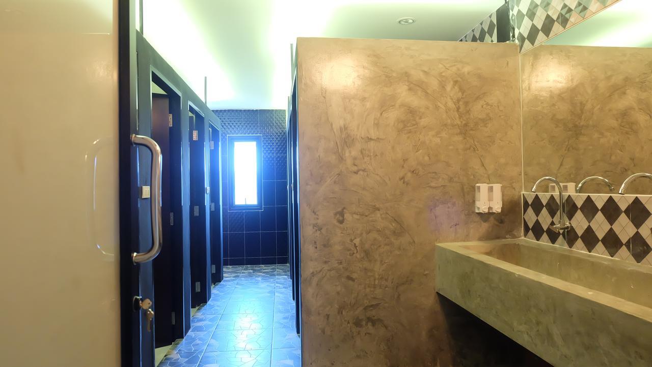 Airport Hostel Phuket Nai Yang Bagian luar foto